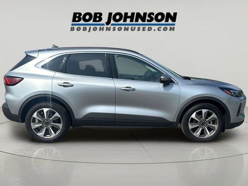 Used 2024 Ford Escape Platinum AWD/4WD image 2