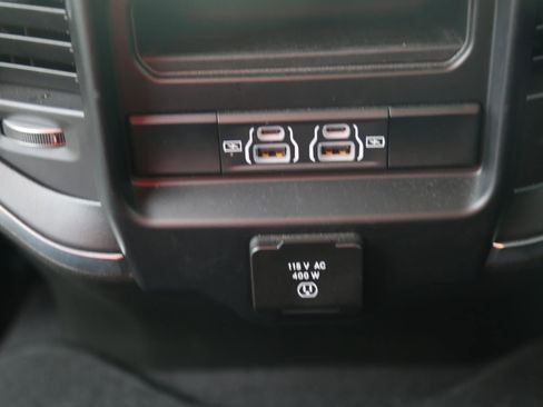 Used 2025 RAM 2500 Laramie AWD/4WD image 22