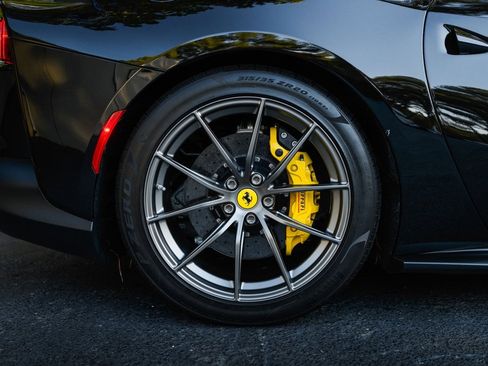 Used 2021 Ferrari 812 GTS image 10