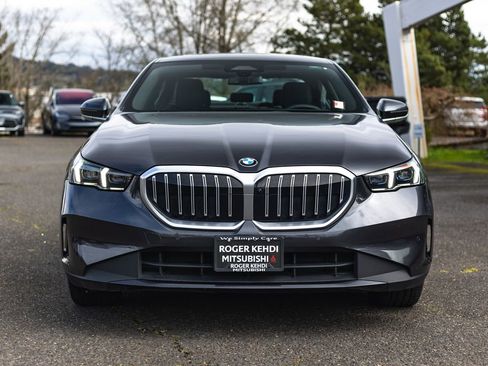 Used 2024 BMW 530i xDrive w/ Premium Package image 7