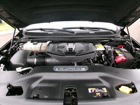 Certified 2024 Jeep Wagoneer L Series II AWD/4WD image 20