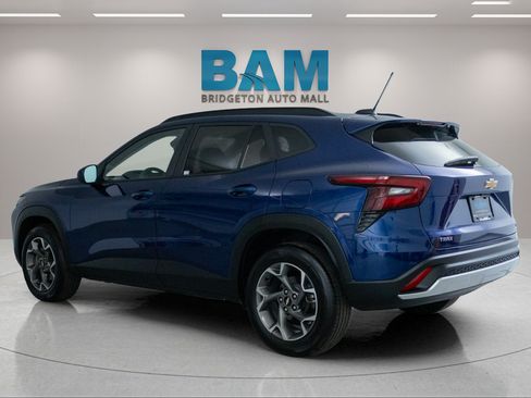 Used 2024 Chevrolet Trax LT FWD image 5