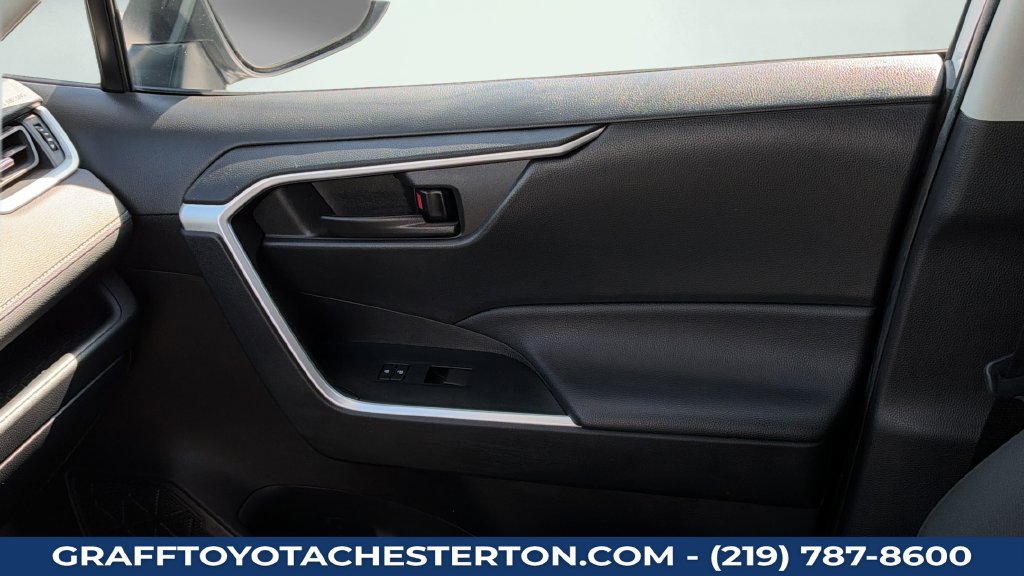 Used 2022 Toyota RAV4 LE w/ Carpet Mat Package (TMS) AWD/4WD image 13
