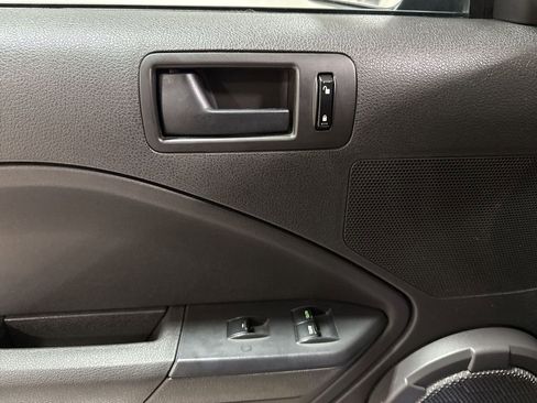 Used 2006 Ford Mustang Convertible image 19