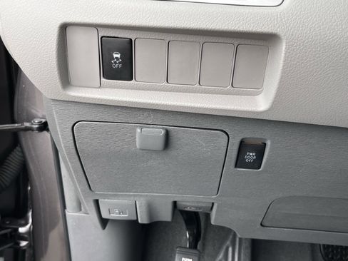 Used 2019 Toyota Sienna LE image 24