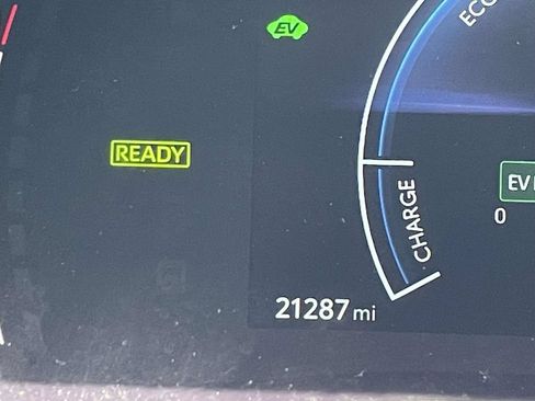 Used 2025 Toyota Camry LE FWD image 25