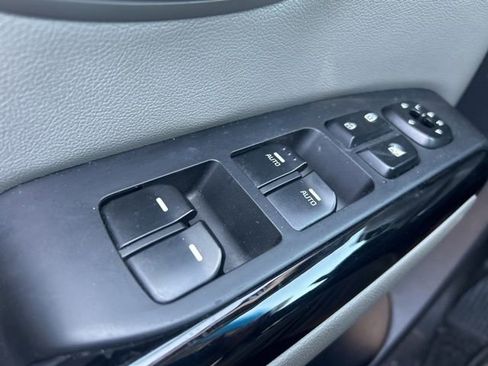 Used 2016 Kia Soul + w/ Primo Package FWD image 19