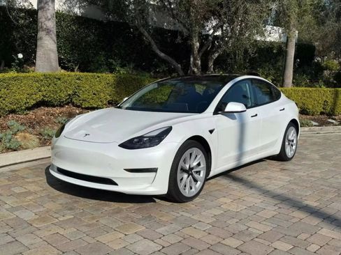 Used 2022 Tesla Model 3 Long Range AWD/4WD image 2