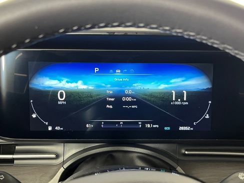 Used 2024 Kia Carnival SX image 18