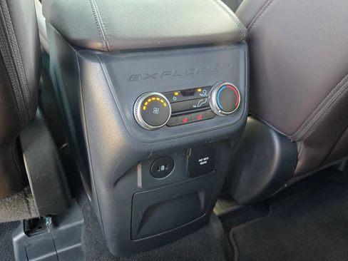 Used 2025 Ford Explorer Platinum w/ LUX Leather Package image 11