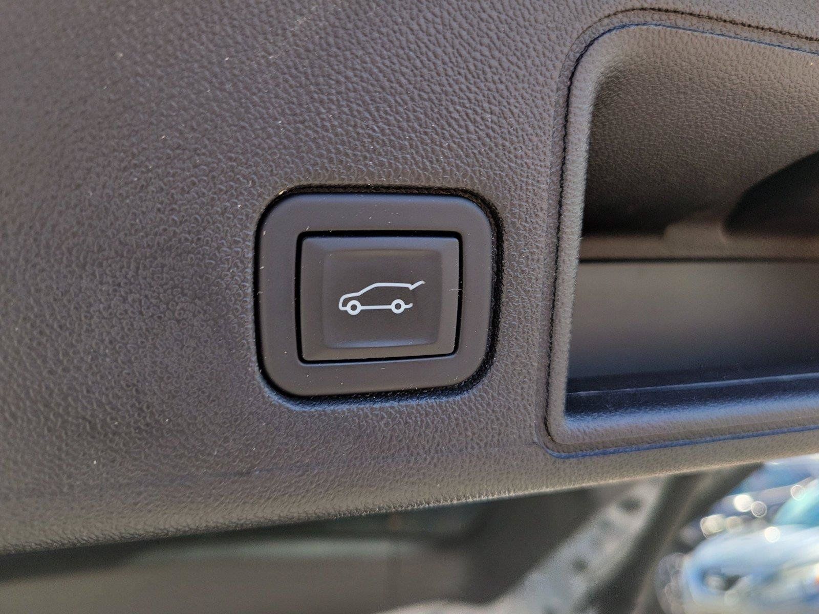 Used 2024 GMC Terrain SLT w/ Infotainment Package II AWD/4WD image 8