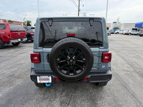 Used 2024 Jeep Wrangler Unlimited Sahara AWD/4WD image 8