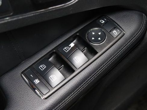 Used 2010 Mercedes-Benz E 550 Sedan w/ Premium 1 Pkg image 10