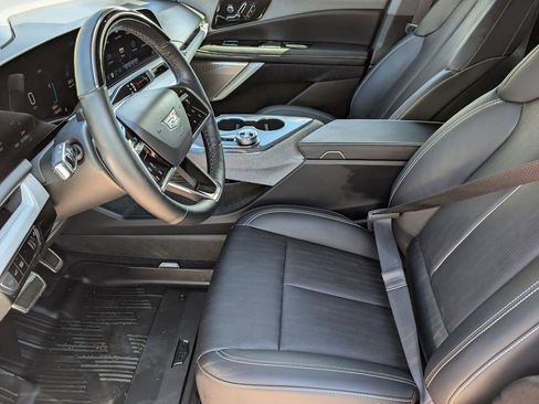 Certified 2025 Cadillac Optiq Sport 2 w/ LPO, Floor Liner Package AWD/4WD image 12