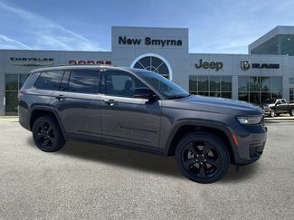 Used 2023 Jeep Grand Cherokee L Laredo image 1