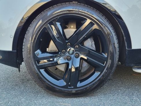 Used 2025 Land Rover Discovery Dynamic SE image 15