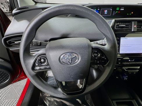 Certified 2022 Toyota Prius LE image 11