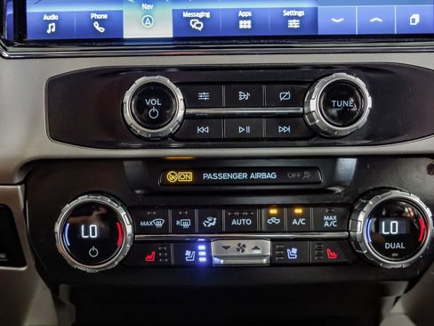 Used 2022 Ford F250 Lariat w/ Lariat Value Package AWD/4WD image 27