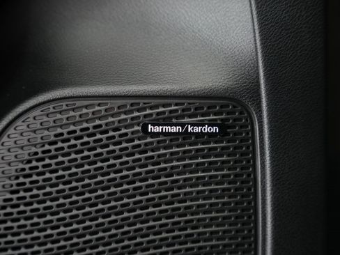 Used 2019 Chrysler Pacifica Limited w/ Advanced Safetytec Group image 46