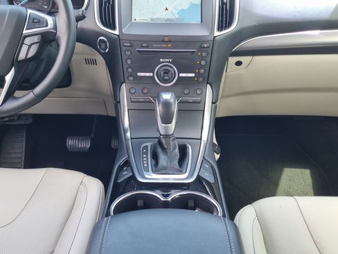Used 2016 Ford Edge Titanium w/ Equipment Group 302A FWD image 18