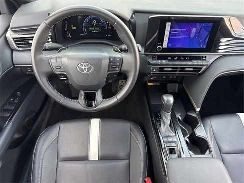 Used 2025 Toyota Camry SE image 12