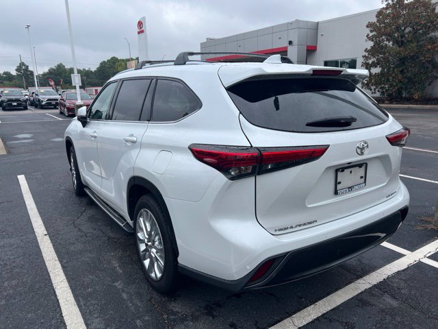 Used 2023 Toyota Highlander Limited FWD image 9