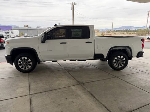 Used 2023 Chevrolet Silverado 2500 Custom w/ Custom Value Package image 6