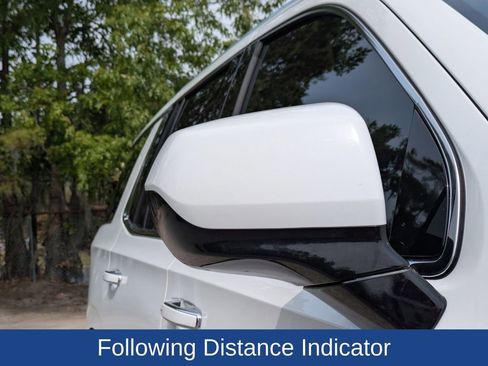 Used 2023 GMC Yukon SLT AWD/4WD image 13