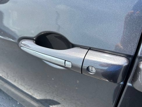 Used 2021 Chrysler Pacifica Touring-L w/ Premium & Safety Sphere Group FWD image 13