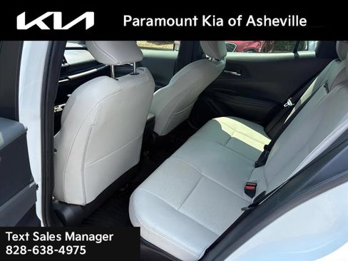 Used 2024 Toyota Prius XLE FWD image 23