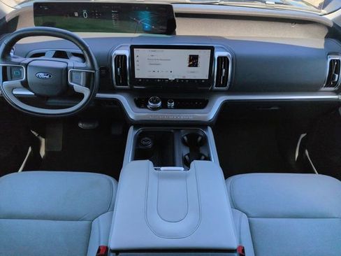 Used 2025 Ford Expedition Platinum AWD/4WD image 16
