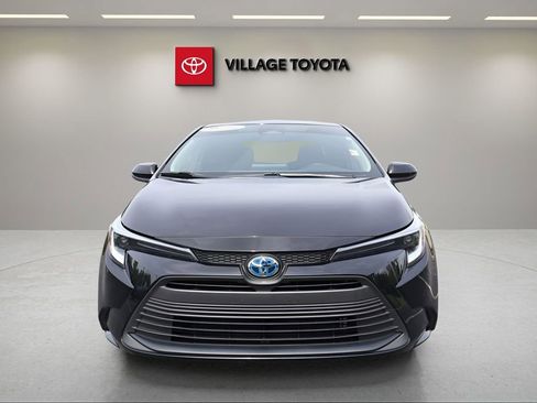 Certified 2024 Toyota Corolla LE image 1