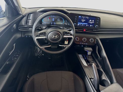 Used 2024 Hyundai Elantra SE image 17