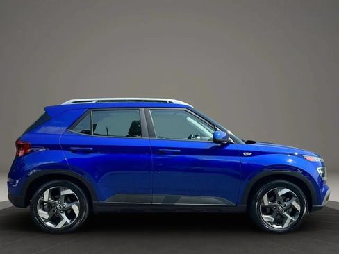 Used 2023 Hyundai Venue SEL w/ Cargo Package FWD image 7