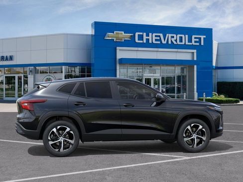 New 2026 Chevrolet Trax RS w/ Driver Confidence Package FWD image 5