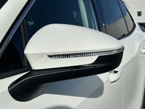 New 2025 Volkswagen Tiguan SE image 10