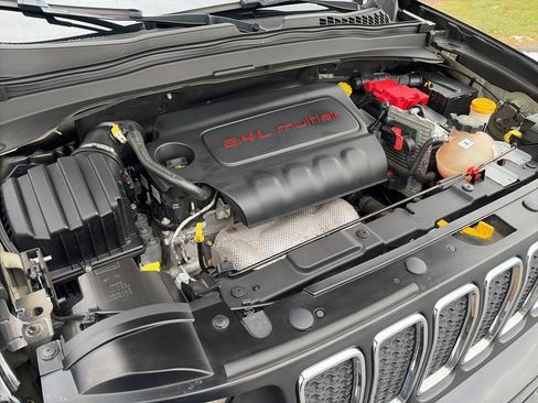 Used 2019 Jeep Renegade Latitude w/ Popular Equipment Group image 41