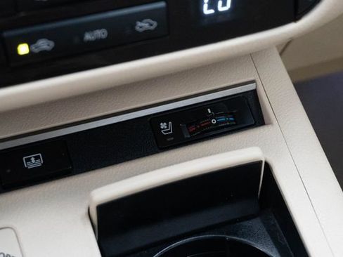Used 2013 Lexus ES 350 w/ Luxury Pkg FWD image 18