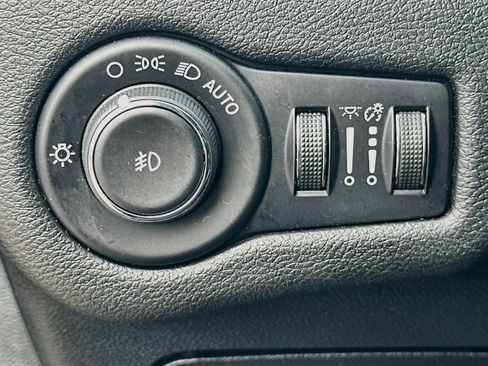 Used 2020 Jeep Cherokee Latitude Plus FWD image 10