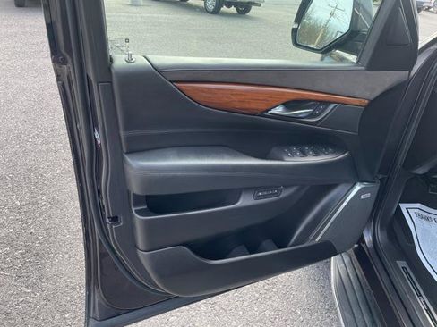Used 2016 Cadillac Escalade ESV Luxury image 13