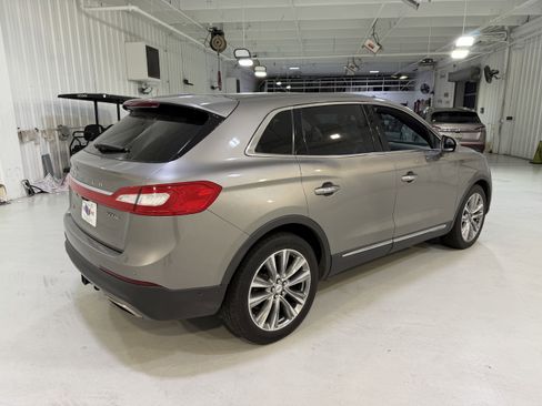 Used 2017 Lincoln MKX Reserve w/ Driver Assistance Package image 4