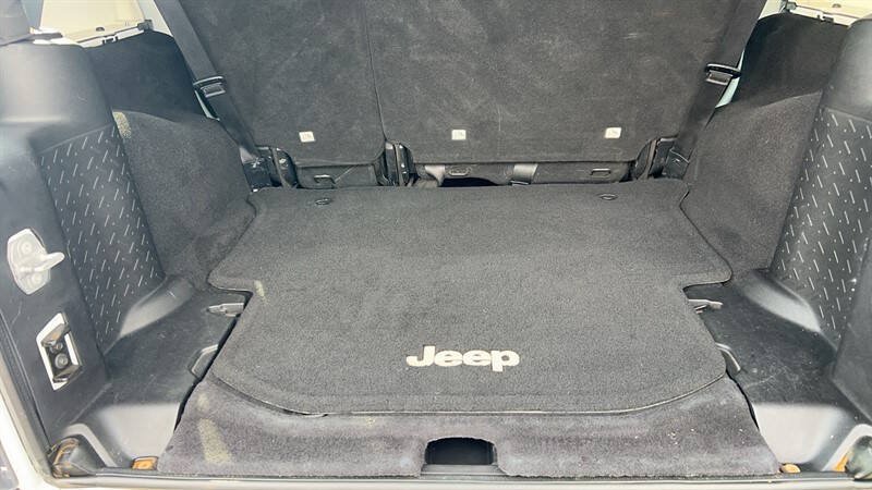 Used 2015 Jeep Wrangler Unlimited Sahara AWD/4WD image 14