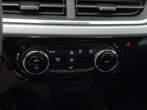 Used 2025 Chevrolet Trax LT image 14