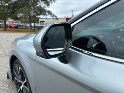 Used 2018 Toyota Camry SE FWD image 14
