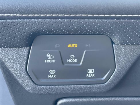 Certified 2025 Volkswagen Atlas Cross Sport SEL Premium R-Line AWD/4WD image 19