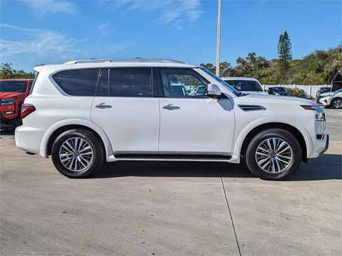 Used 2024 Nissan Armada SL w/ Captain's Chairs Package image 4