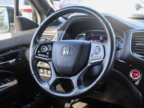 Certified 2022 Honda Pilot Black Edition image 16