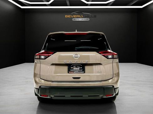 Used 2025 Nissan Rogue SV image 4