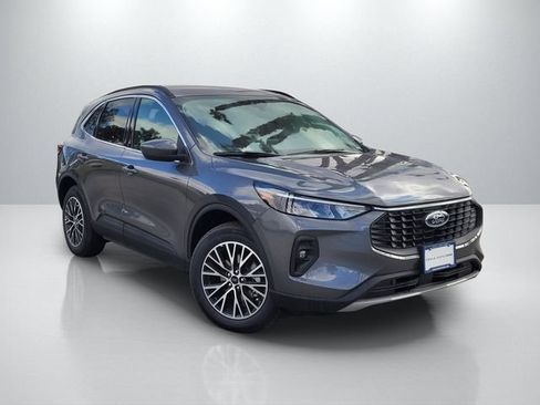New 2025 Ford Escape SE FWD image 1