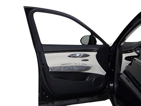 New 2025 Genesis GV70 3.5T Sport w/ Sport Advanced Package image 14